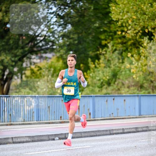 25.10.2026 - hella hamburg halbmarathon Dr. Thomas Lammeyer http://msf.ph/oto/11052012 25.10.2026 10:09:35 Kennedybrücke 30 meine-sportfotos.de