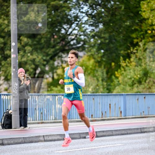 25.10.2026 - hella hamburg halbmarathon Dr. Thomas Lammeyer http://msf.ph/oto/11052016 25.10.2026 10:09:35 Kennedybrücke 30 meine-sportfotos.de