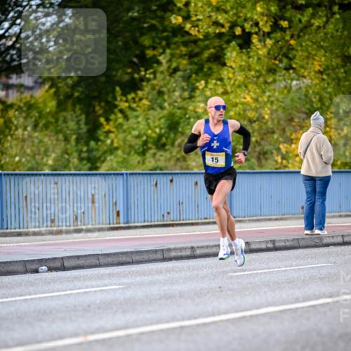 25.10.2026 - hella hamburg halbmarathon Dr. Thomas Lammeyer http://msf.ph/oto/11052069 25.10.2026 10:09:48 Kennedybrücke 15 meine-sportfotos.de