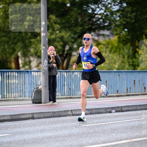 25.10.2026 - hella hamburg halbmarathon Dr. Thomas Lammeyer http://msf.ph/oto/11052084 25.10.2026 10:09:50 Kennedybrücke 15 meine-sportfotos.de