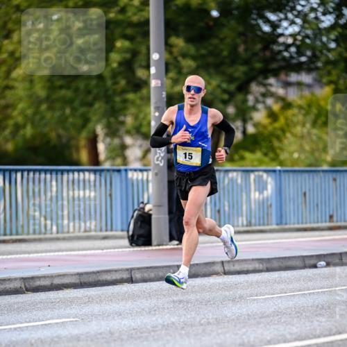 25.10.2026 - hella hamburg halbmarathon Dr. Thomas Lammeyer http://msf.ph/oto/11052088 25.10.2026 10:09:50 Kennedybrücke 3, 15 meine-sportfotos.de