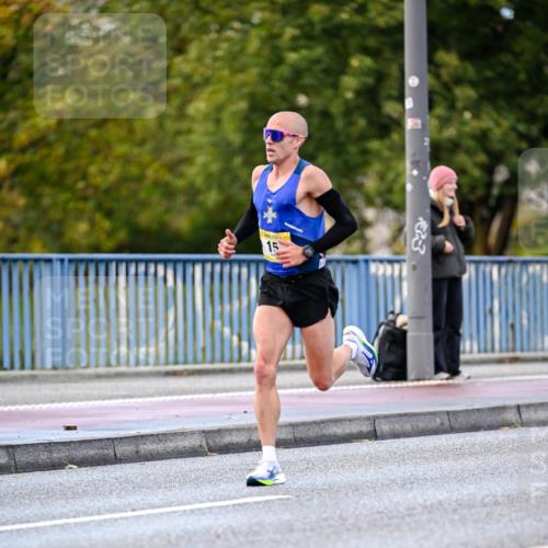 25.10.2026 - hella hamburg halbmarathon Dr. Thomas Lammeyer http://msf.ph/oto/11052093 25.10.2026 10:09:50 Kennedybrücke 15 meine-sportfotos.de