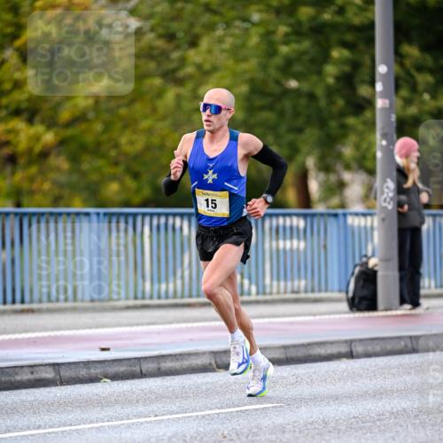 25.10.2026 - hella hamburg halbmarathon Dr. Thomas Lammeyer http://msf.ph/oto/11052096 25.10.2026 10:09:50 Kennedybrücke 15 meine-sportfotos.de