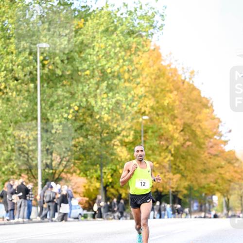 25.10.2026 - hella hamburg halbmarathon Dr. Thomas Lammeyer http://msf.ph/oto/11052258 25.10.2026 10:11:23 Kennedybrücke 12 meine-sportfotos.de