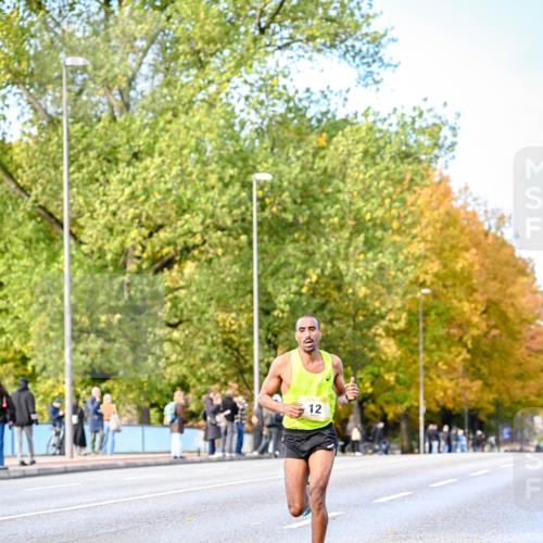 25.10.2026 - hella hamburg halbmarathon Dr. Thomas Lammeyer http://msf.ph/oto/11052277 25.10.2026 10:11:24 Kennedybrücke 12 meine-sportfotos.de