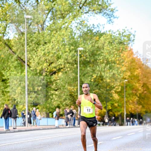 25.10.2026 - hella hamburg halbmarathon Dr. Thomas Lammeyer http://msf.ph/oto/11052280 25.10.2026 10:11:24 Kennedybrücke 12 meine-sportfotos.de