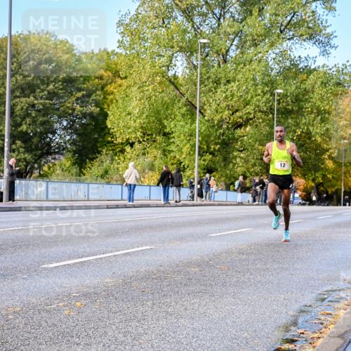 25.10.2026 - hella hamburg halbmarathon Dr. Thomas Lammeyer http://msf.ph/oto/11052286 25.10.2026 10:11:25 Kennedybrücke 12 meine-sportfotos.de