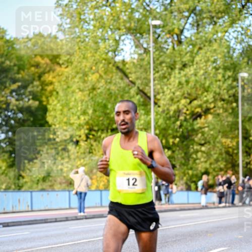 25.10.2026 - hella hamburg halbmarathon Dr. Thomas Lammeyer http://msf.ph/oto/11052309 25.10.2026 10:11:26 Kennedybrücke 12 meine-sportfotos.de