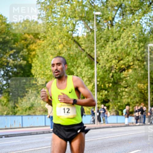 25.10.2026 - hella hamburg halbmarathon Dr. Thomas Lammeyer http://msf.ph/oto/11052312 25.10.2026 10:11:26 Kennedybrücke 12 meine-sportfotos.de