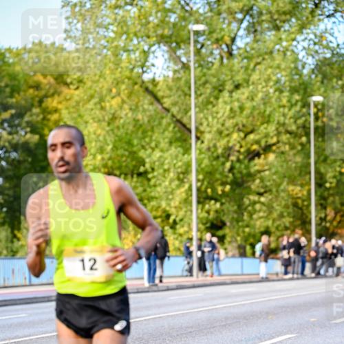 25.10.2026 - hella hamburg halbmarathon Dr. Thomas Lammeyer http://msf.ph/oto/11052313 25.10.2026 10:11:26 Kennedybrücke 12 meine-sportfotos.de