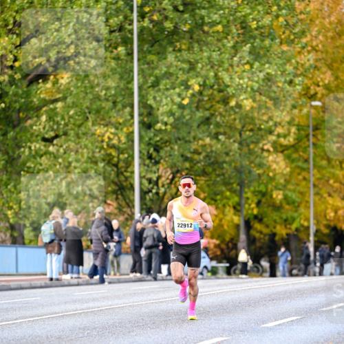 25.10.2026 - hella hamburg halbmarathon Dr. Thomas Lammeyer http://msf.ph/oto/11052329 25.10.2026 10:11:56 Kennedybrücke 22912 meine-sportfotos.de