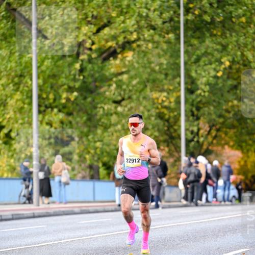 25.10.2026 - hella hamburg halbmarathon Dr. Thomas Lammeyer http://msf.ph/oto/11052346 25.10.2026 10:11:57 Kennedybrücke 22912 meine-sportfotos.de