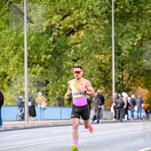 25.10.2026 - hella hamburg halbmarathon Dr. Thomas Lammeyer http://msf.ph/oto/11052349 25.10.2026 10:11:57 Kennedybrücke 22912 meine-sportfotos.de
