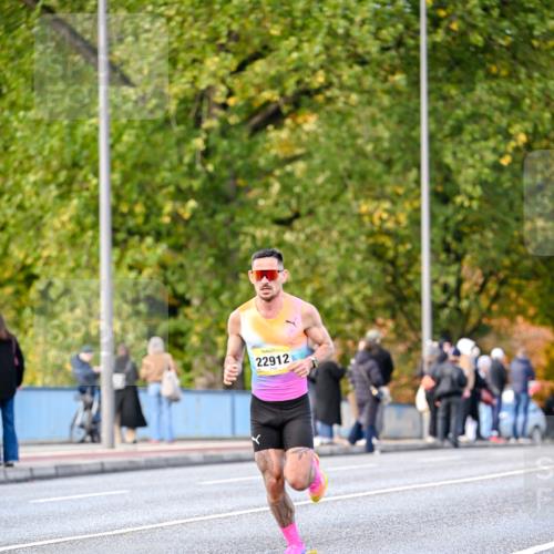 25.10.2026 - hella hamburg halbmarathon Dr. Thomas Lammeyer http://msf.ph/oto/11052350 25.10.2026 10:11:57 Kennedybrücke 22912 meine-sportfotos.de