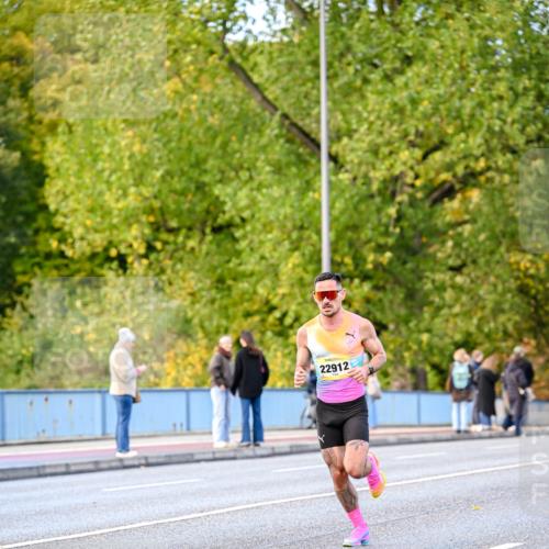 25.10.2026 - hella hamburg halbmarathon Dr. Thomas Lammeyer http://msf.ph/oto/11052357 25.10.2026 10:11:58 Kennedybrücke 22912 meine-sportfotos.de