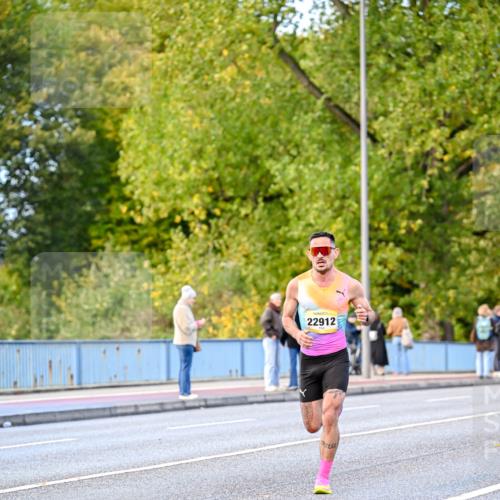 25.10.2026 - hella hamburg halbmarathon Dr. Thomas Lammeyer http://msf.ph/oto/11052363 25.10.2026 10:11:58 Kennedybrücke 22912 meine-sportfotos.de