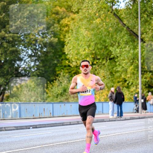 25.10.2026 - hella hamburg halbmarathon Dr. Thomas Lammeyer http://msf.ph/oto/11052371 25.10.2026 10:11:59 Kennedybrücke 2912 meine-sportfotos.de