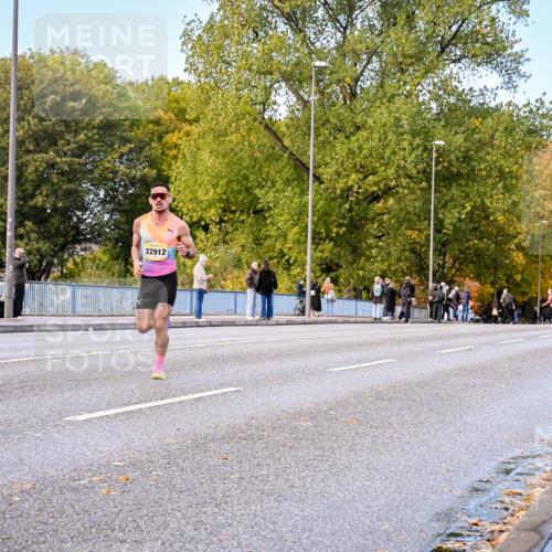 25.10.2026 - hella hamburg halbmarathon Dr. Thomas Lammeyer http://msf.ph/oto/11052381 25.10.2026 10:11:59 Kennedybrücke 22912 meine-sportfotos.de