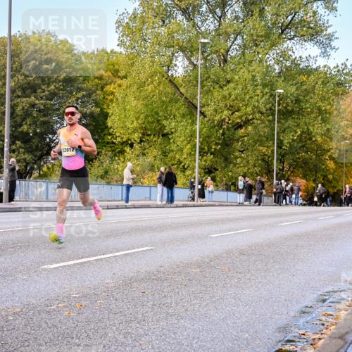 25.10.2026 - hella hamburg halbmarathon Dr. Thomas Lammeyer http://msf.ph/oto/11052386 25.10.2026 10:12:00 Kennedybrücke 22912 meine-sportfotos.de