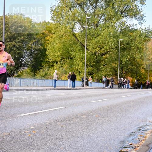 25.10.2026 - hella hamburg halbmarathon Dr. Thomas Lammeyer http://msf.ph/oto/11052389 25.10.2026 10:12:00 Kennedybrücke 22912 meine-sportfotos.de