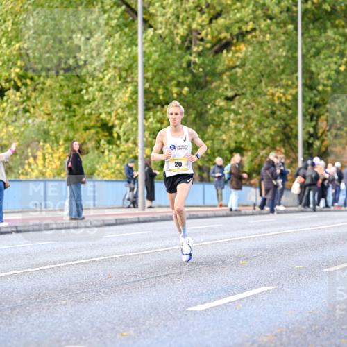 25.10.2026 - hella hamburg halbmarathon Dr. Thomas Lammeyer http://msf.ph/oto/11052427 25.10.2026 10:12:26 Kennedybrücke 20 meine-sportfotos.de