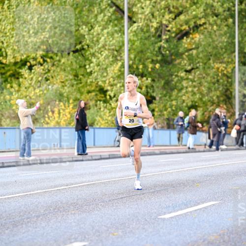 25.10.2026 - hella hamburg halbmarathon Dr. Thomas Lammeyer http://msf.ph/oto/11052431 25.10.2026 10:12:26 Kennedybrücke 20 meine-sportfotos.de