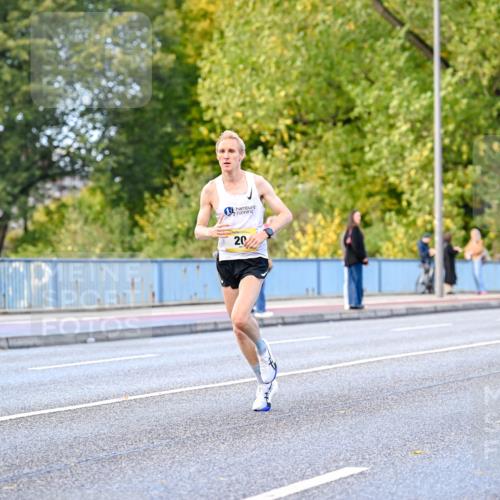 25.10.2026 - hella hamburg halbmarathon Dr. Thomas Lammeyer http://msf.ph/oto/11052445 25.10.2026 10:12:27 Kennedybrücke 20 meine-sportfotos.de