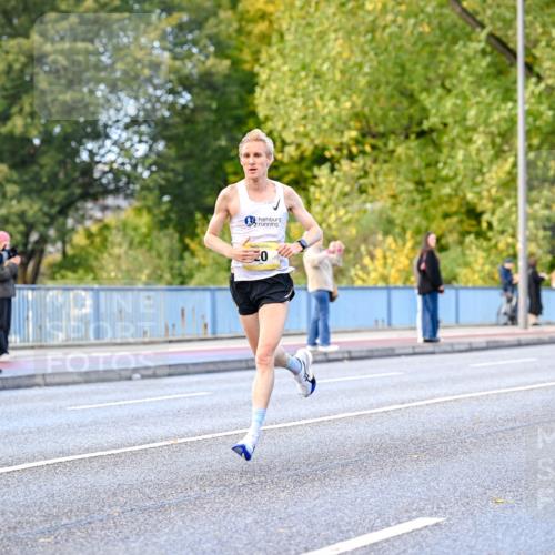 25.10.2026 - hella hamburg halbmarathon Dr. Thomas Lammeyer http://msf.ph/oto/11052447 25.10.2026 10:12:27 Kennedybrücke  meine-sportfotos.de