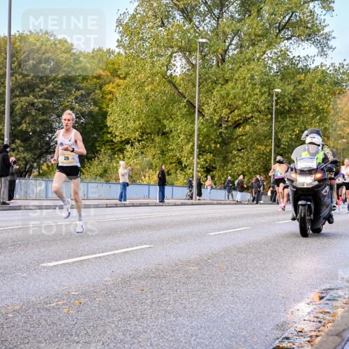 25.10.2026 - hella hamburg halbmarathon Dr. Thomas Lammeyer http://msf.ph/oto/11052453 25.10.2026 10:12:28 Kennedybrücke 20, 23 meine-sportfotos.de