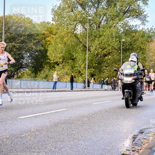 25.10.2026 - hella hamburg halbmarathon Dr. Thomas Lammeyer http://msf.ph/oto/11052458 25.10.2026 10:12:28 Kennedybrücke 20 meine-sportfotos.de