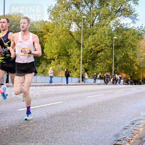 25.10.2026 - hella hamburg halbmarathon Dr. Thomas Lammeyer http://msf.ph/oto/11052572 25.10.2026 10:12:33 Kennedybrücke 46 meine-sportfotos.de