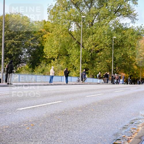 25.10.2026 - hella hamburg halbmarathon Dr. Thomas Lammeyer http://msf.ph/oto/11052620 25.10.2026 10:12:50 Kennedybrücke 52 meine-sportfotos.de