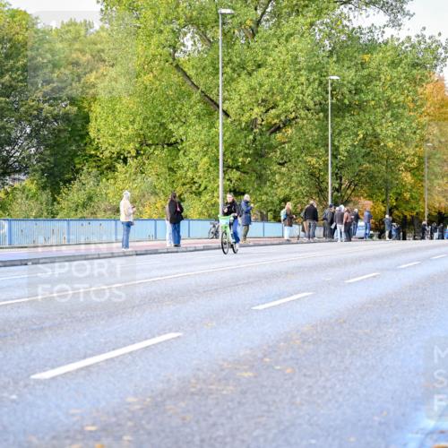 25.10.2026 - hella hamburg halbmarathon Dr. Thomas Lammeyer http://msf.ph/oto/11052659 25.10.2026 10:13:09 Kennedybrücke  meine-sportfotos.de
