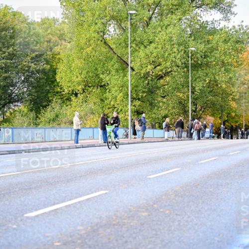 25.10.2026 - hella hamburg halbmarathon Dr. Thomas Lammeyer http://msf.ph/oto/11052671 25.10.2026 10:13:10 Kennedybrücke  meine-sportfotos.de