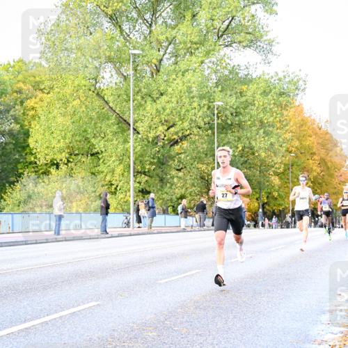 25.10.2026 - hella hamburg halbmarathon Dr. Thomas Lammeyer http://msf.ph/oto/11052688 25.10.2026 10:13:16 Kennedybrücke 27, 34671 meine-sportfotos.de