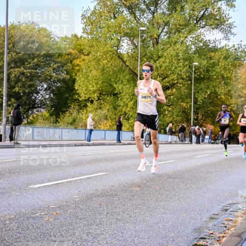 25.10.2026 - hella hamburg halbmarathon Dr. Thomas Lammeyer http://msf.ph/oto/11052728 25.10.2026 10:13:19 Kennedybrücke 34671, 47, 53 meine-sportfotos.de