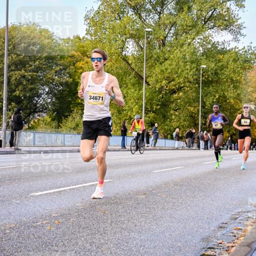 25.10.2026 - hella hamburg halbmarathon Dr. Thomas Lammeyer http://msf.ph/oto/11052735 25.10.2026 10:13:20 Kennedybrücke 34671, 47, 53 meine-sportfotos.de