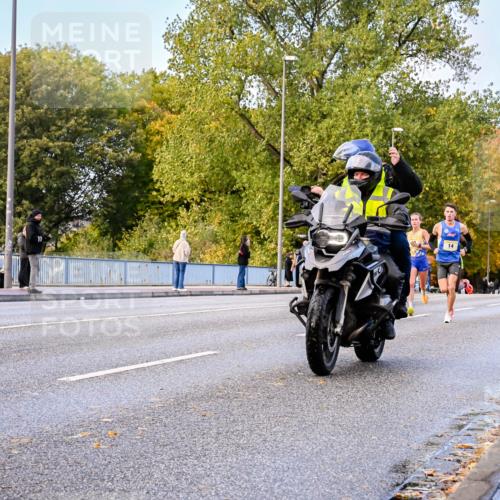 25.10.2026 - hella hamburg halbmarathon Dr. Thomas Lammeyer http://msf.ph/oto/11052785 25.10.2026 10:13:26 Kennedybrücke 14 meine-sportfotos.de