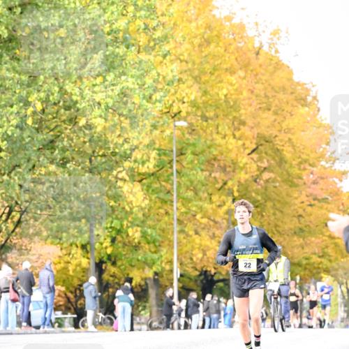 25.10.2026 - hella hamburg halbmarathon Dr. Thomas Lammeyer http://msf.ph/oto/11052833 25.10.2026 10:14:03 Kennedybrücke 22 meine-sportfotos.de