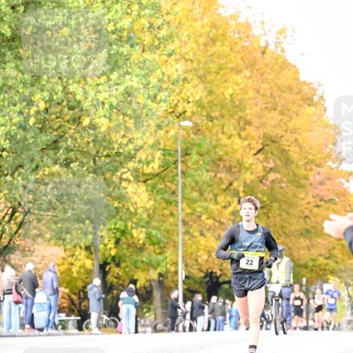 25.10.2026 - hella hamburg halbmarathon Dr. Thomas Lammeyer http://msf.ph/oto/11052835 25.10.2026 10:14:04 Kennedybrücke 22 meine-sportfotos.de