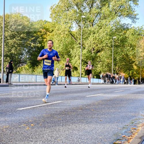 25.10.2026 - hella hamburg halbmarathon Dr. Thomas Lammeyer http://msf.ph/oto/11053007 25.10.2026 10:14:23 Kennedybrücke 30088 meine-sportfotos.de
