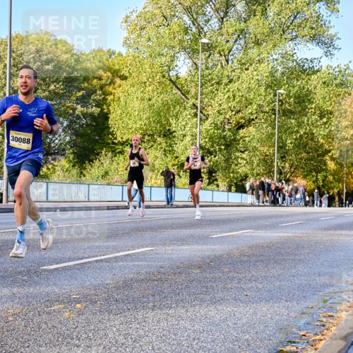 25.10.2026 - hella hamburg halbmarathon Dr. Thomas Lammeyer http://msf.ph/oto/11053012 25.10.2026 10:14:23 Kennedybrücke 30088 meine-sportfotos.de