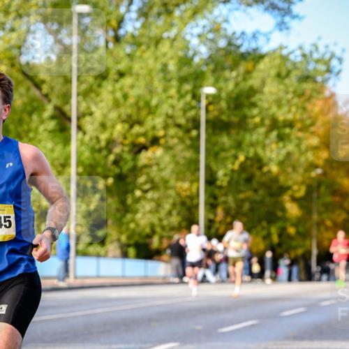 25.10.2026 - hella hamburg halbmarathon Dr. Thomas Lammeyer http://msf.ph/oto/11053120 25.10.2026 10:15:03 Kennedybrücke 45 meine-sportfotos.de