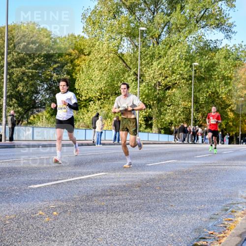 25.10.2026 - hella hamburg halbmarathon Dr. Thomas Lammeyer http://msf.ph/oto/11053170 25.10.2026 10:15:09 Kennedybrücke 22616, 590, 214 meine-sportfotos.de