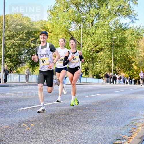 25.10.2026 - hella hamburg halbmarathon Dr. Thomas Lammeyer http://msf.ph/oto/11053382 25.10.2026 10:15:47 Kennedybrücke 51, 42, 43 meine-sportfotos.de
