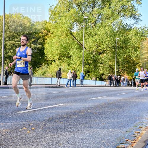 25.10.2026 - hella hamburg halbmarathon Dr. Thomas Lammeyer http://msf.ph/oto/11053540 25.10.2026 10:16:03 Kennedybrücke 30471, 35120 meine-sportfotos.de
