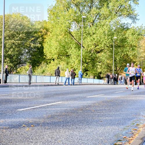 25.10.2026 - hella hamburg halbmarathon Dr. Thomas Lammeyer http://msf.ph/oto/11053551 25.10.2026 10:16:04 Kennedybrücke 35120 meine-sportfotos.de
