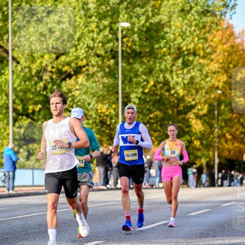 25.10.2026 - hella hamburg halbmarathon Dr. Thomas Lammeyer http://msf.ph/oto/11053574 25.10.2026 10:16:06 Kennedybrücke 35, 23, 36396, 38 meine-sportfotos.de