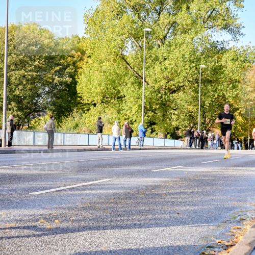 25.10.2026 - hella hamburg halbmarathon Dr. Thomas Lammeyer http://msf.ph/oto/11053635 25.10.2026 10:16:11 Kennedybrücke 3716 meine-sportfotos.de