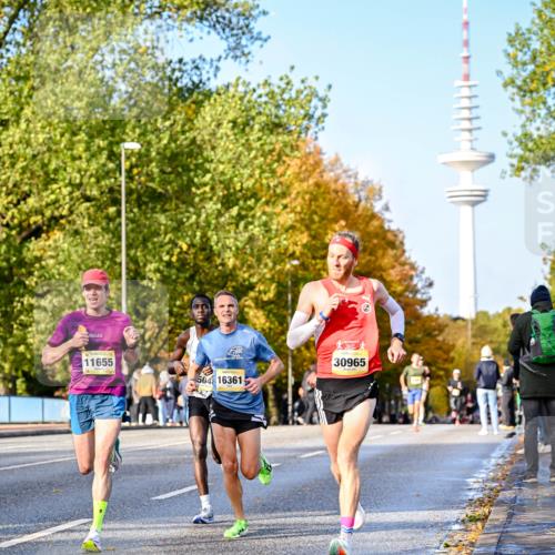25.10.2026 - hella hamburg halbmarathon Dr. Thomas Lammeyer http://msf.ph/oto/11053736 25.10.2026 10:16:21 Kennedybrücke 11655, 30965, 504, 16361 meine-sportfotos.de